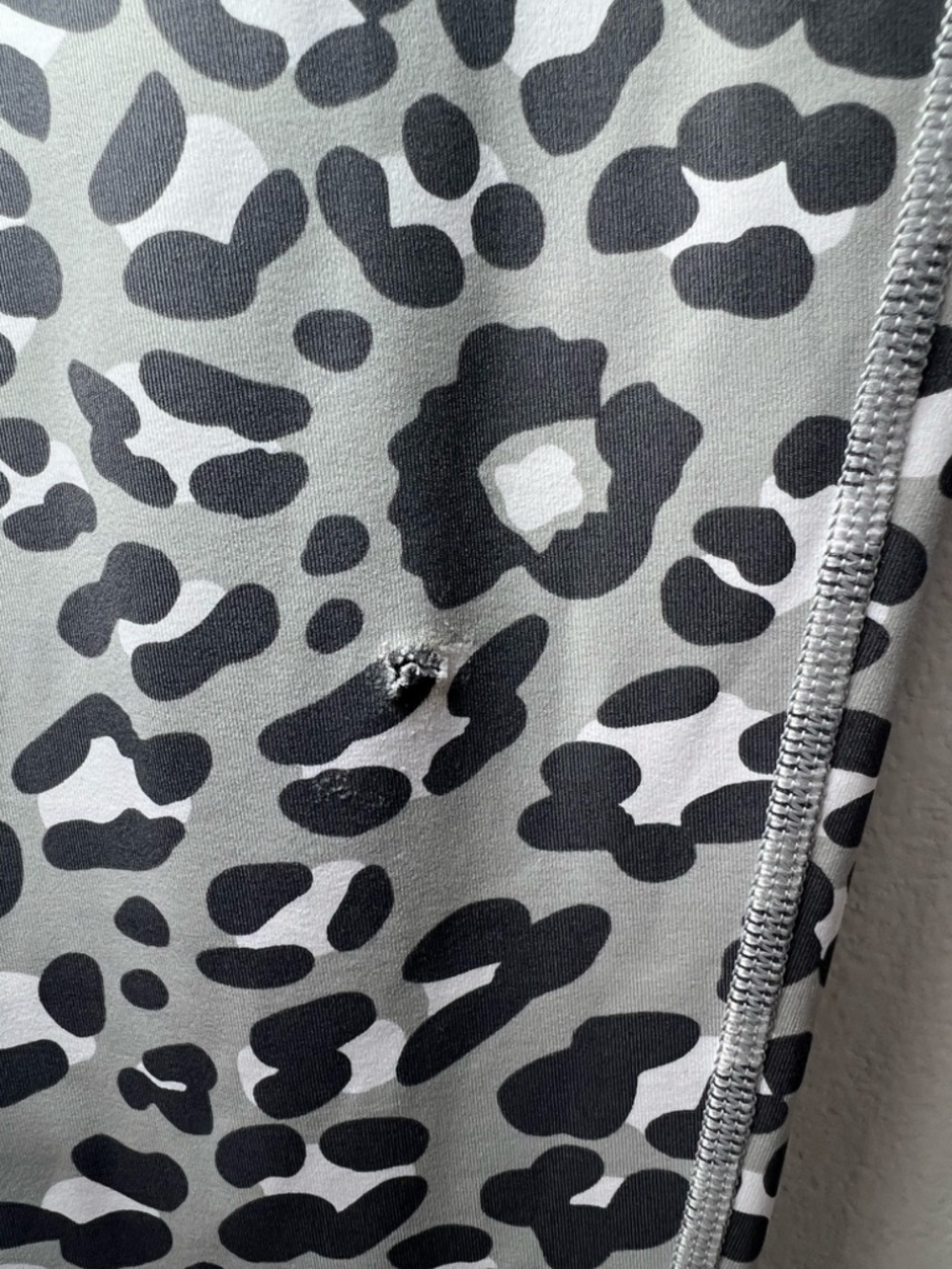 Offline by Aerie Goals 7/8 High Rise Leggings Gray Cheetah Yoga Pilates FLAW Sm - Picture 5 of 9